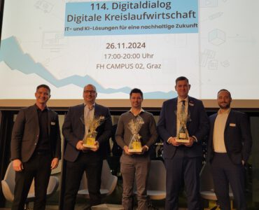 Paneldiskussion des 114. Digitaldialogs mit allen Speakers gemeinsam auf der Bühne